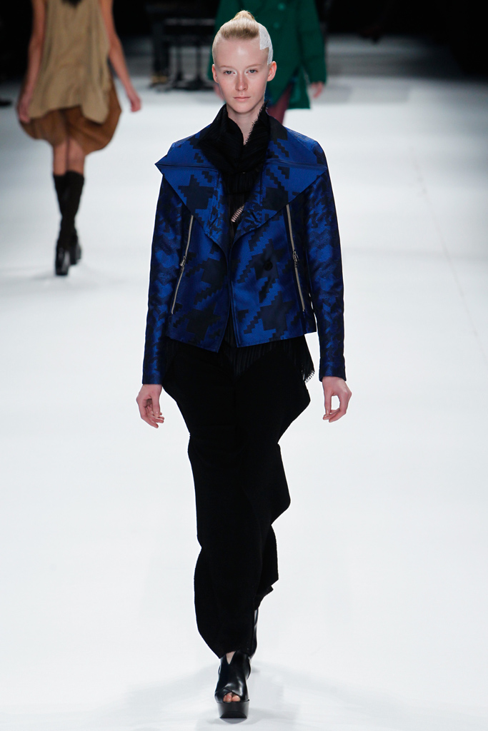 Issey Miyake 2011秋冬成衣