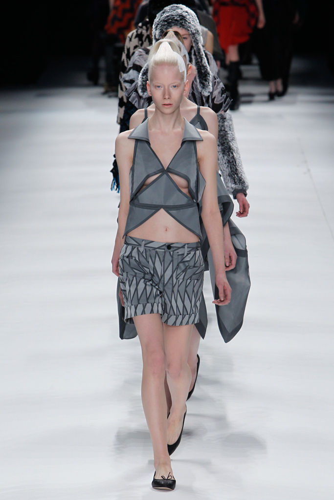 Issey Miyake 2011秋冬成衣