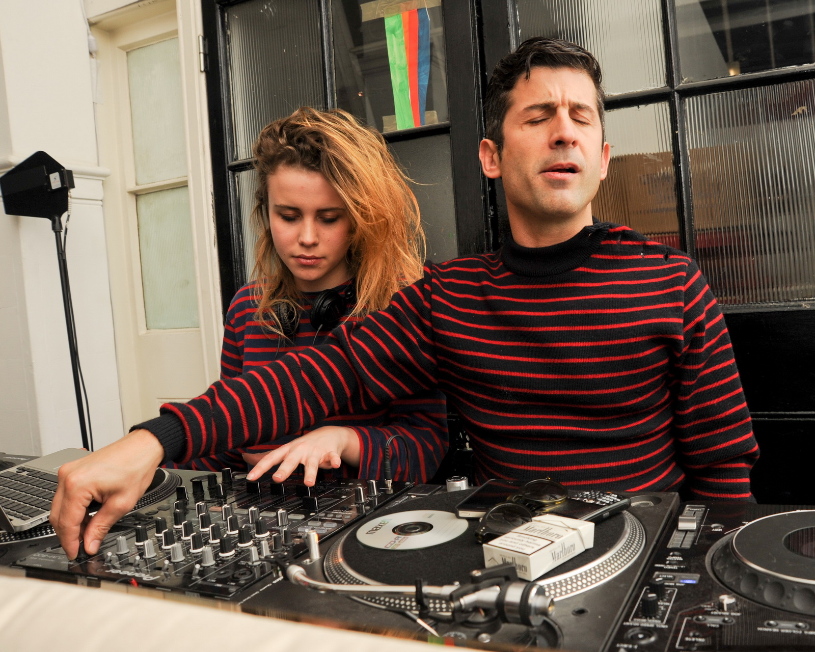 Billie JD Porter, Andre Saraiva 