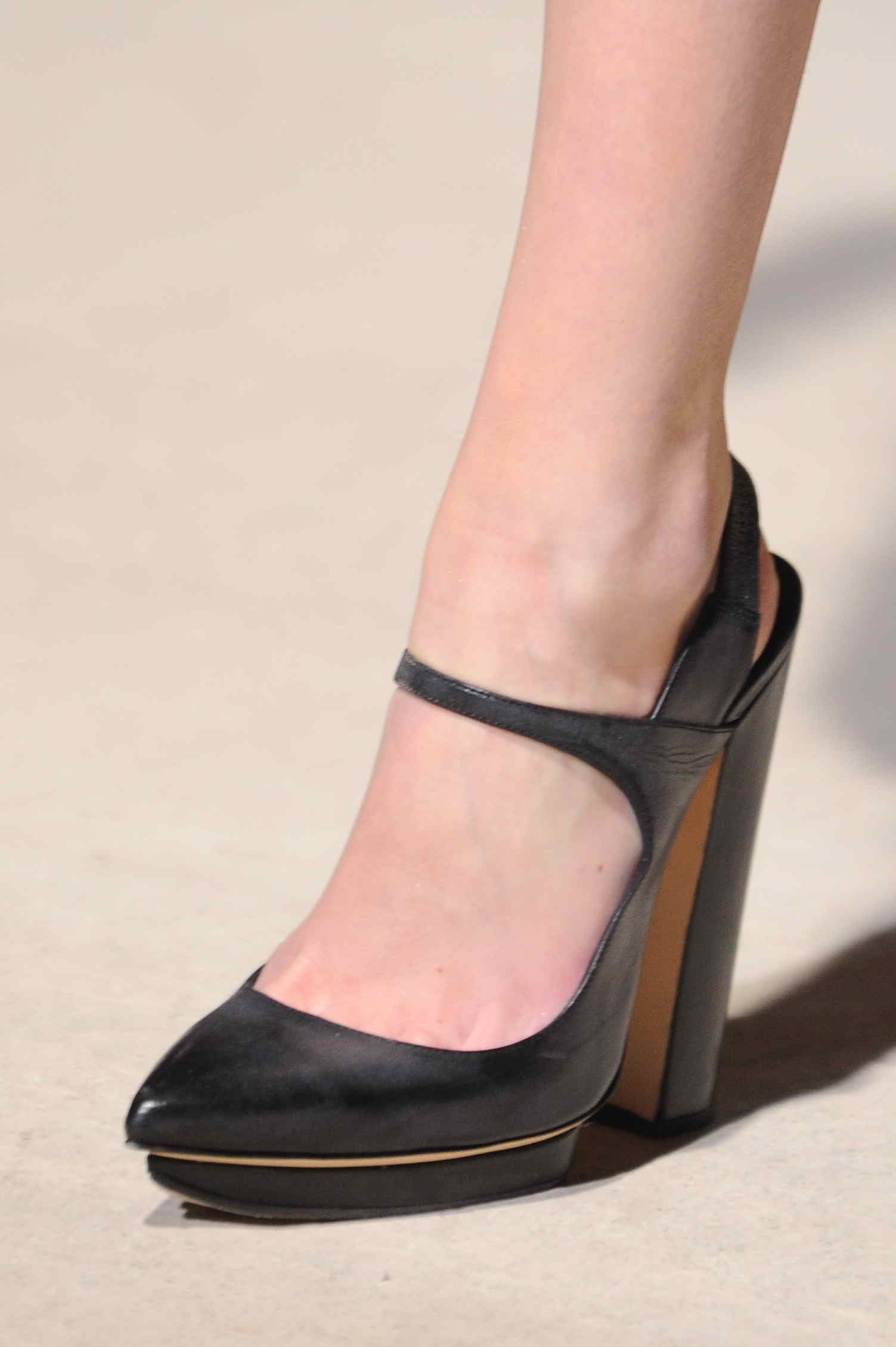 Christopher Kane 2011�ﶬŮʿЬ�ĸ���ͼƬ