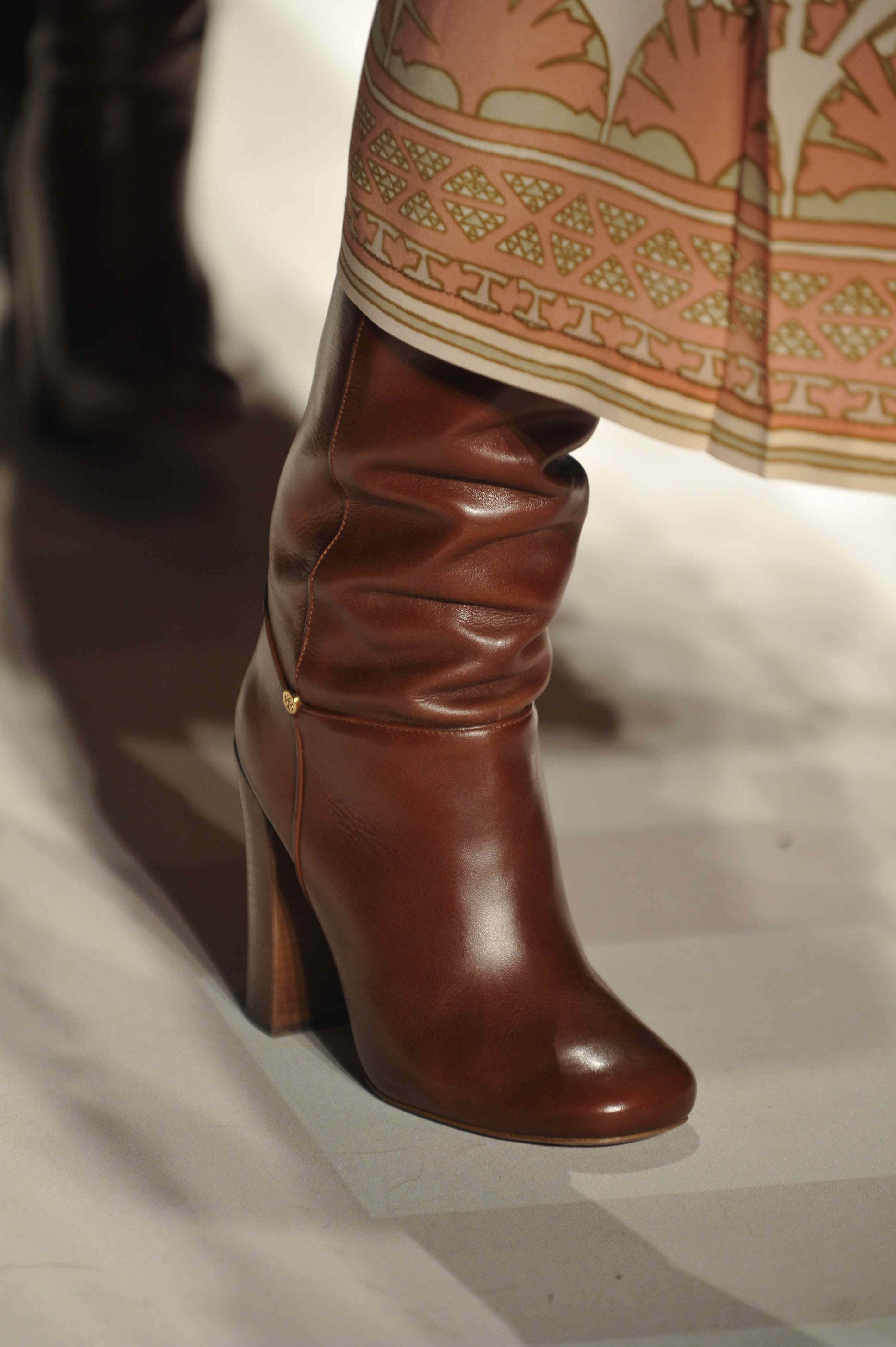 Tory Burch 2011�ﶬŮʿЬ�ĸ���ͼƬ