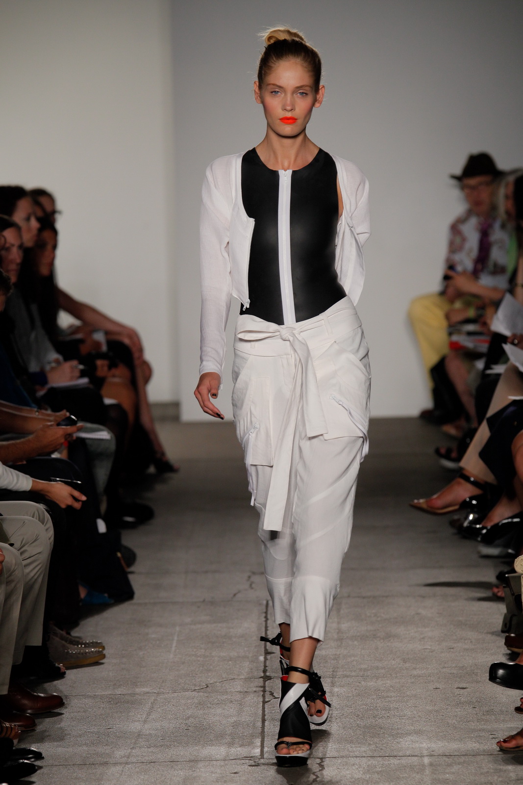 OHNE TITEL 11早春女装 