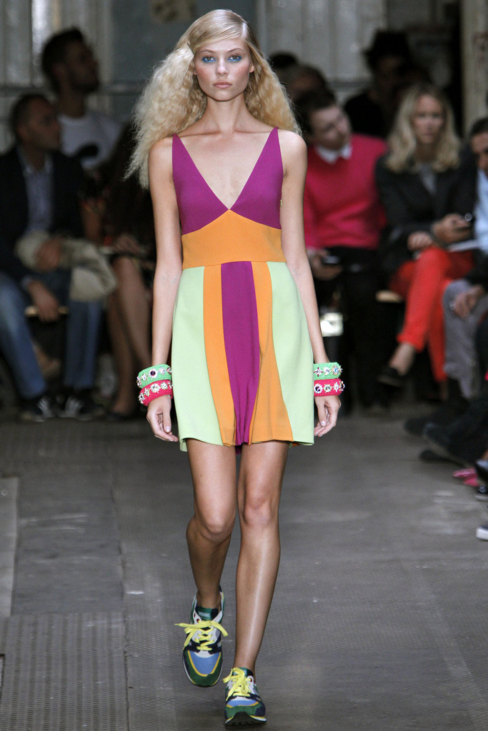 Moschino Cheap And Chic 2013�����㳡����ͼƬ