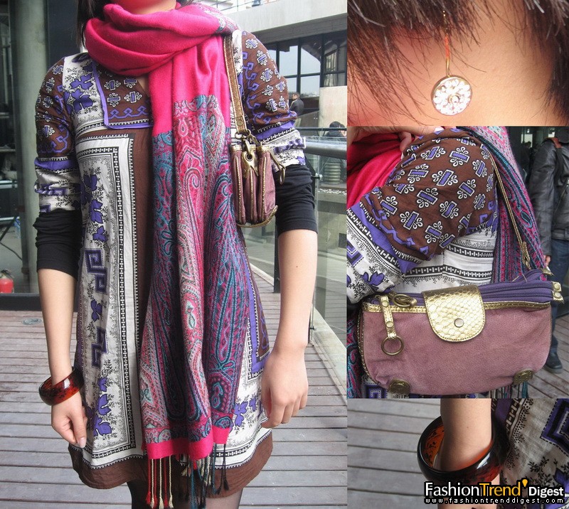 民族印花布袋裙和围巾 