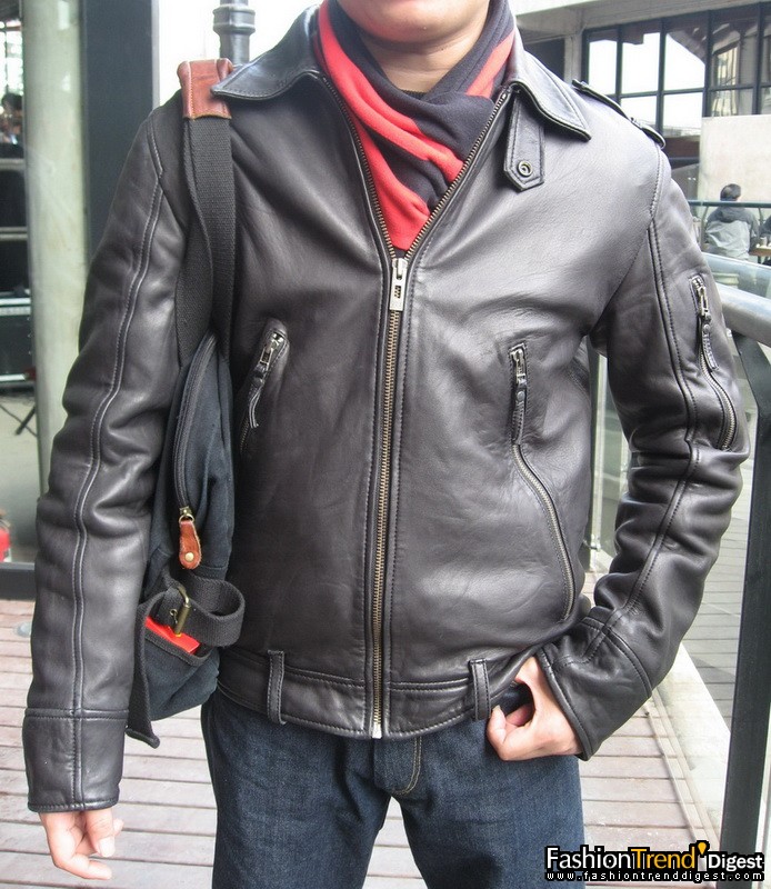 我兄弟，强烈要求上镜，皮夹克不错，一身Cottonfield 