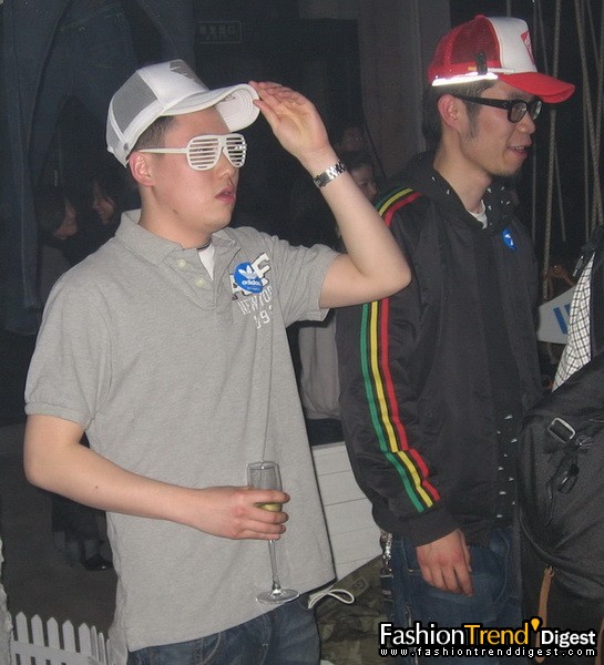 白色栅栏眼镜，哪里买的？ 