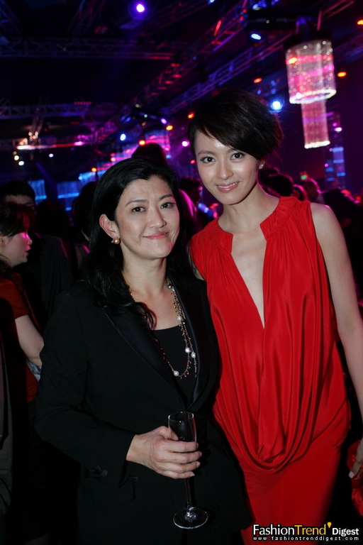 梁咏琪与Ferragamo大中华区董事总经理黄黛茹女士 