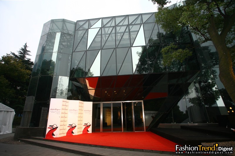 上海当代艺术馆展览入口 