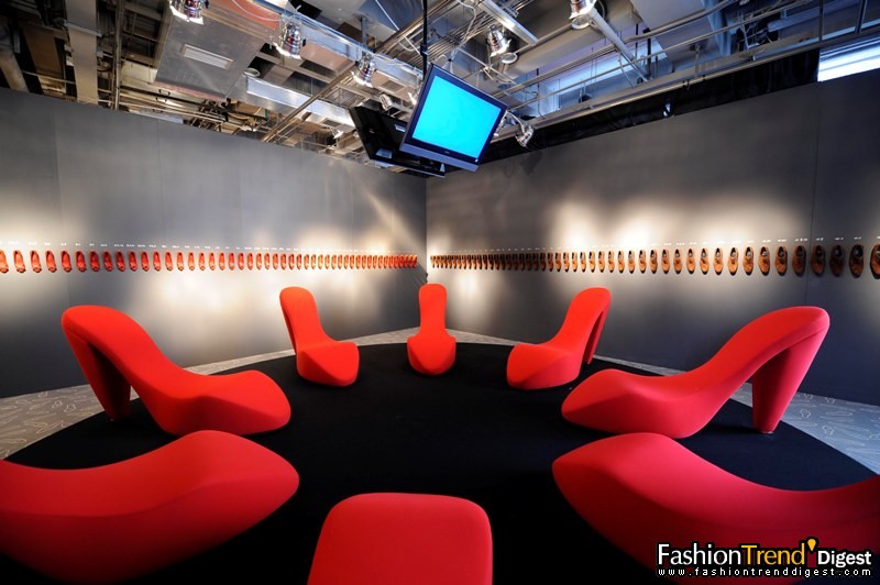 探索菲拉格慕鞋履舒适穿着享受的奥秘、研究鞋履如何完美适合双脚构造 