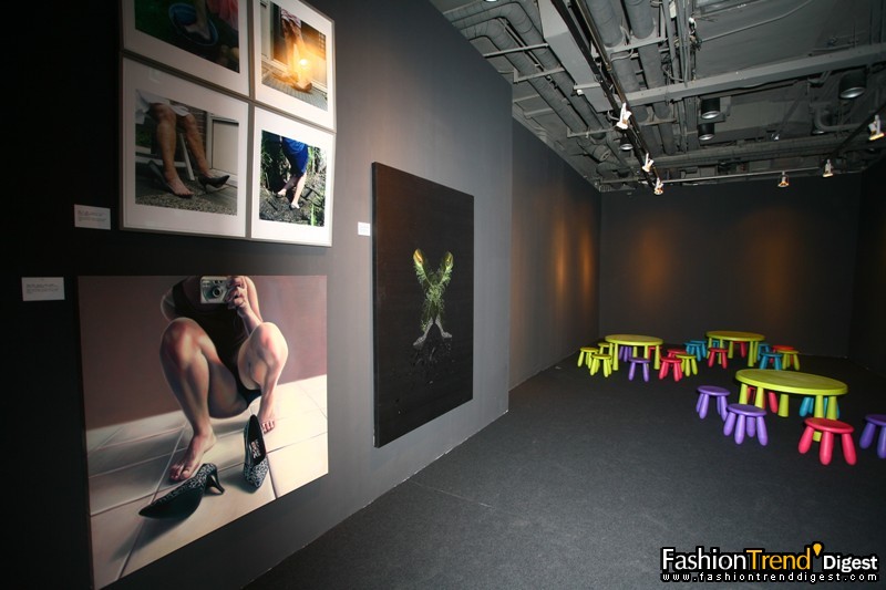 通过展示2003年的"游戏"项目来阐述菲拉格慕品牌与艺术界的密切关系 