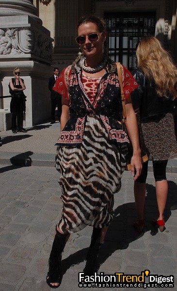 09���İ�����װ�㳡�����