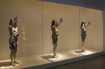 Hussein Chalayan���չ