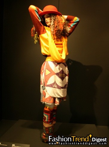 Vivienne Westwood����Ѳ��ʱװչ���վ