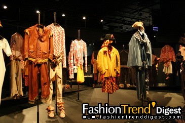 Vivienne Westwood����Ѳ��ʱװչ���վ