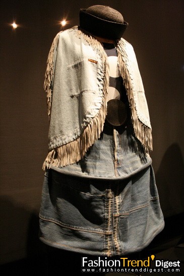 Vivienne Westwood����Ѳ��ʱװչ���վ