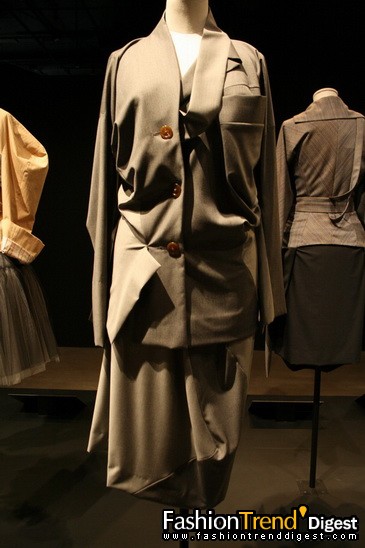 Vivienne Westwood����Ѳ��ʱװչ���վ