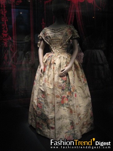 �������ʱ��Ůװ�����չ��