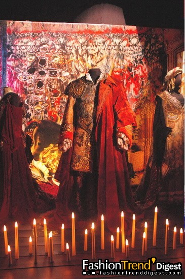 Christian Lacroix�¼���Ϸ��չ��