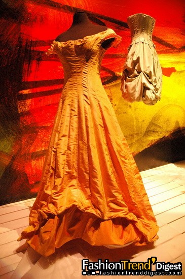 Christian Lacroix�¼���Ϸ��չ��