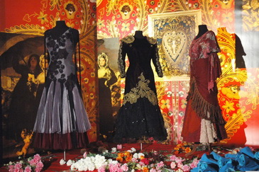 Christian Lacroix�¼���Ϸ��չ��