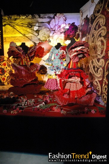 Christian Lacroix�¼���Ϸ��չ��