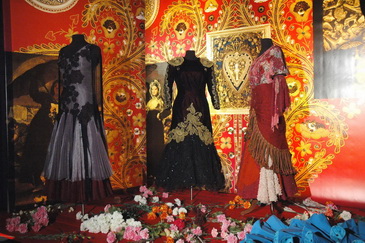 Christian Lacroix�¼���Ϸ��չ��