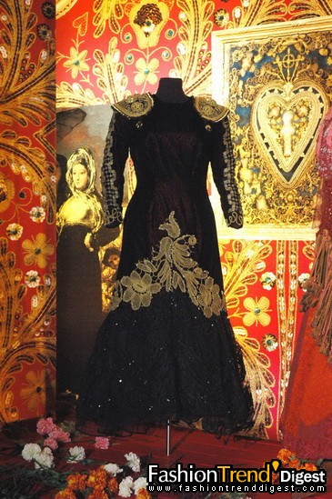 Christian Lacroix�¼���Ϸ��չ��