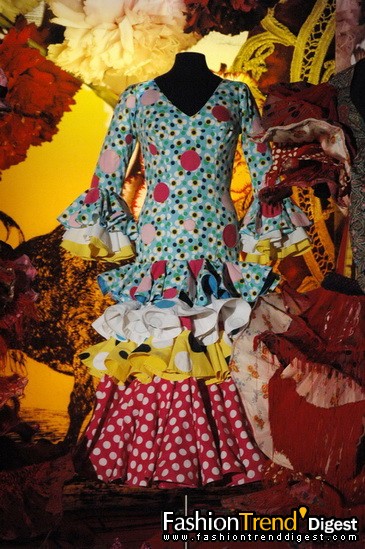 Christian Lacroix�¼���Ϸ��չ��