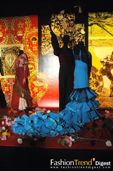 Christian Lacroix�¼���Ϸ��չ��