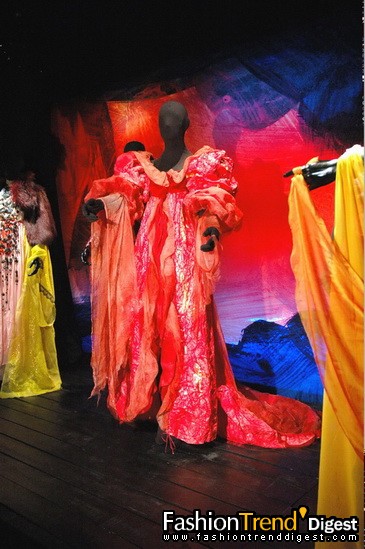 Christian Lacroix�¼���Ϸ��չ��