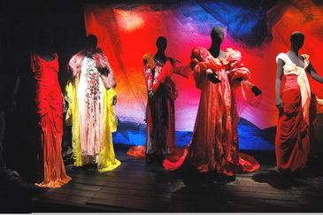 Christian Lacroix�¼���Ϸ��չ��