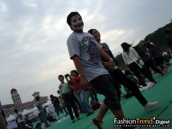 时髦，还靠咱这张脸。 