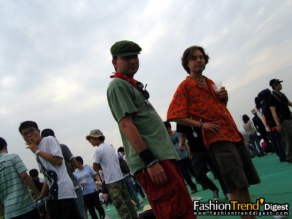 来自加拿大的哥们儿。红是男，绿也是男。 