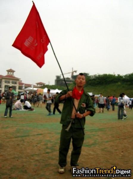 答应这个哥哥的，宣传一下：爬行，increep.com ，致力于地下乐队和独立音乐小众推广的门户网站。 