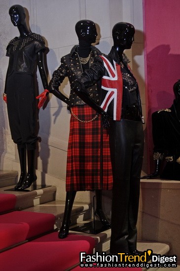 ESCADA : A View on Fashion 1978-2009