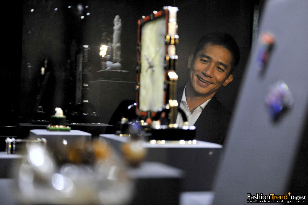 梁朝伟先生参观展品 