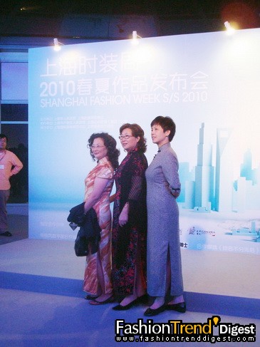 �������Ϻ�ʱװ�ܺ�̨