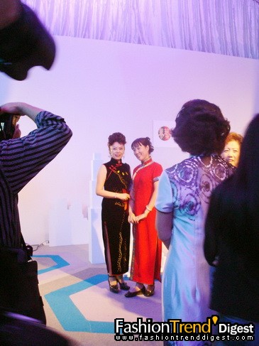 �������Ϻ�ʱװ�ܺ�̨