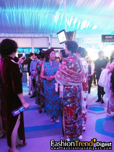 �������Ϻ�ʱװ�ܺ�̨