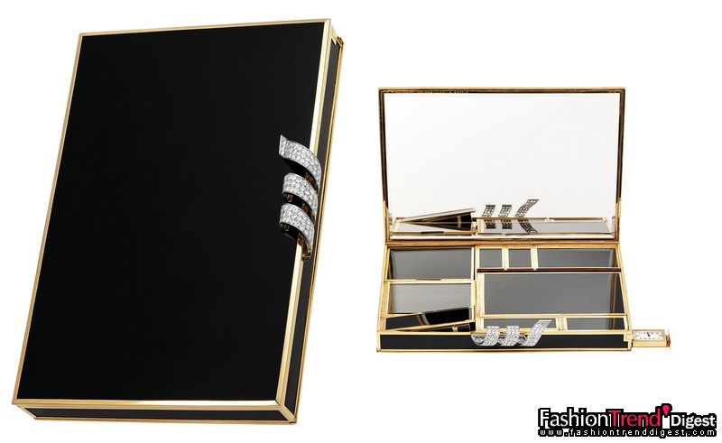 优美之师：Curl百宝匣<br>
黄金、铂金、黑漆及钻石，1935年<br>
<br>
百宝匣由 Van Cleef & Arpels 梵克雅宝于1930年首创，为品牌带来辉煌的成就和荣耀。其创作理念来自美国铁路大亨的妻子Florence Jay Gould太太。charles Arpels曾目睹匆忙出门的Gould太太把随身物品全部扔进一个小锡盒里，并相信名媛们应该有一个更为优雅的容器来承载自己的心爱之物，于是决心在当时已经很流行的收纳盒基础上为女性创作一个更完善和华丽的百纳箱。这种精致的器具被命名为"Minaudière"，以向品牌创办人Alfred Van Cleef的妻子Estelle Arpels致敬，开朗妩媚的气质（minauderies）是她的个人标志。<br>
<br>
百宝匣是极致奢华的典藏，以最贵重的素材（铂金、黄/白金、黑漆、隐密式镶嵌技术）打造。匣子被精心收纳在剪裁合度的黑色丝绒或缎质袋子内，只露出扣环，而扣环还可拆下成为衣领别针。百宝匣内精心设计的间隔，可轻松收纳腕表、口红、化妆品、邀请函、烟盒、长柄眼镜、粉盒、打火机、药盒、糖果盒、小手帕和零钱袋等，以应付宴会或歌剧晚会一应所需，内附的镜子可以让爱美的女士随时整理妆容。黄金勾勒的黑漆Curl 百宝匣于1935年制造，扣环呈螺旋造型，铺镶圆形切割钻石，粉盒、打火机、化妆包、玳瑁梳子和药盒等不同的随身小物都有相应的间隔收纳其中。<br>
<br>
实用、精巧和珍贵兼备的百宝匣是法式优雅的象征。<br>
<br>
Van Cleef & Arpels 梵克雅宝典藏 