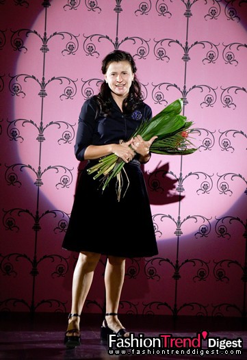 4月21日：Tracey Ullman的系列State of the union极像Miuccia Prada上一季的设计。图为Tracey Ullman。 