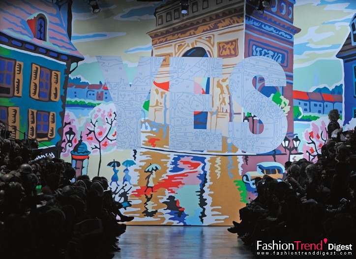 0月6日：Stella McCartney在巴黎展出了她最新的春夏系列。充满喜气的不仅是模特和服装，背景也被油漆刷着大大的"YES"。图为Stella McCartney秀场的背景。 