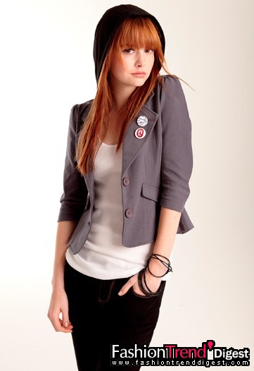 10月26日：在推出高端系列The Row之前，Mary-Kate 和Ashley Olsen姐妹也回归大众市场为J.C. Penney设计了名为Olsenboye的青少年系列。图为Olsenboye的一款服装。 