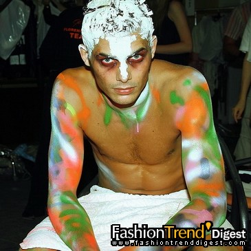 FTD-foto̽ӪJohn Galliano�㳡��̨��սʿ��