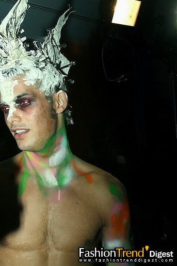 FTD-foto̽ӪJohn Galliano�㳡��̨��սʿ��