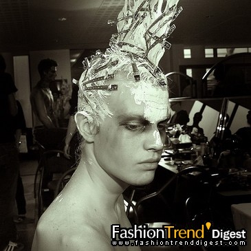 FTD-foto̽ӪJohn Galliano�㳡��̨��սʿ��