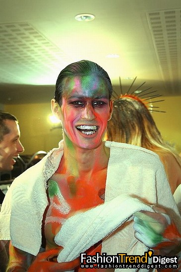 FTD-foto̽ӪJohn Galliano�㳡��̨��սʿ��