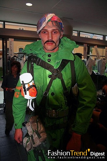 FTD-foto̽ӪJohn Galliano�㳡��̨��սʿ��