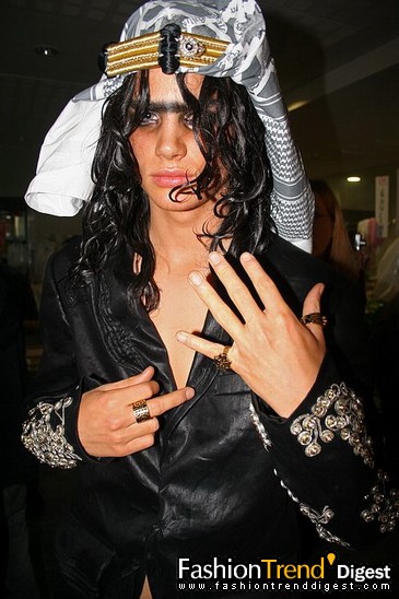 FTD-foto̽ӪJohn Galliano�㳡��̨��սʿ��