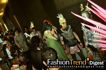 FTD-foto̽ӪJohn Galliano�㳡��̨��սʿ��